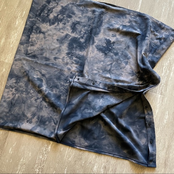 Lululemon Customizable Snap Scarf - Diamond Dye Navy - Picture 4 of 6